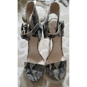 Vince Camuto Tarma Suede Heel in Taupe Snake Skin Size 9 Womens New No Box